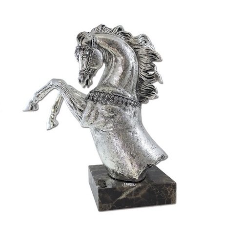 تمثال نصفي للحصان العربي الفضي