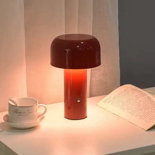 مصباح مكتب LED صغير على شكل فطر (أحمر)